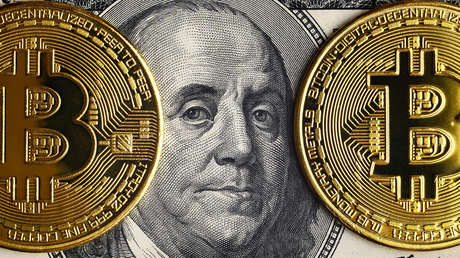 El dólar cae frente al euro ¿Qué tiene que ver con el repunte del bitcóin?