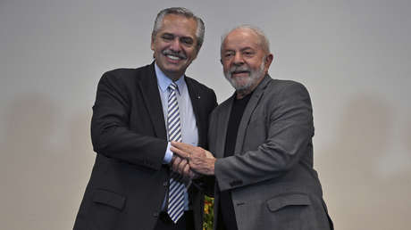 El presidente de Argentina, Alberto Fernández, y su par electo de Brasil, Luiz Inácio Lula da Silva, 31 de octubre de 2022
