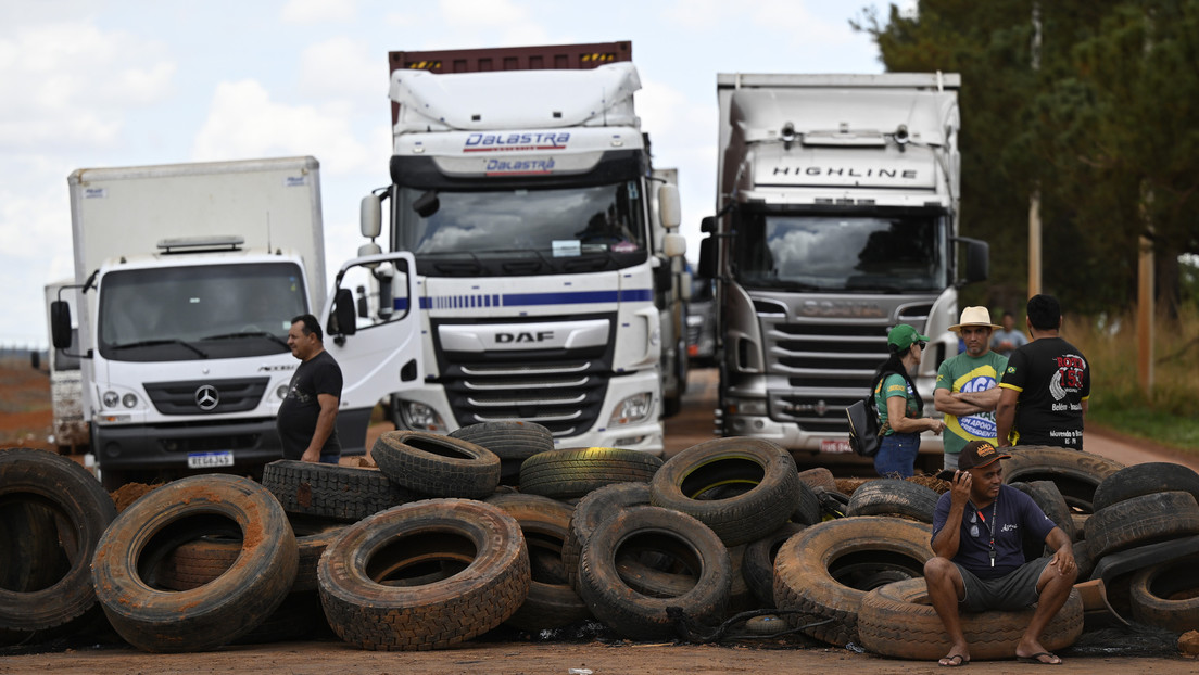 ¿Cómo avanzan los bloqueos de carreteras en Brasil tras el breve discurso de Bolsonaro?