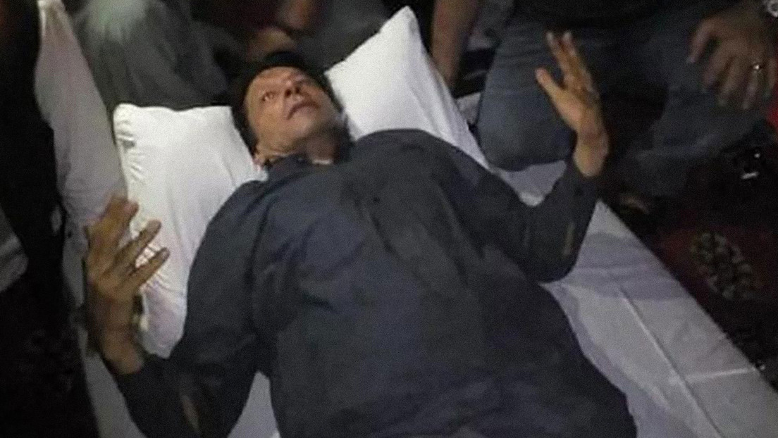 Disparan contra el ex primer ministro de Pakistán Imran Khan