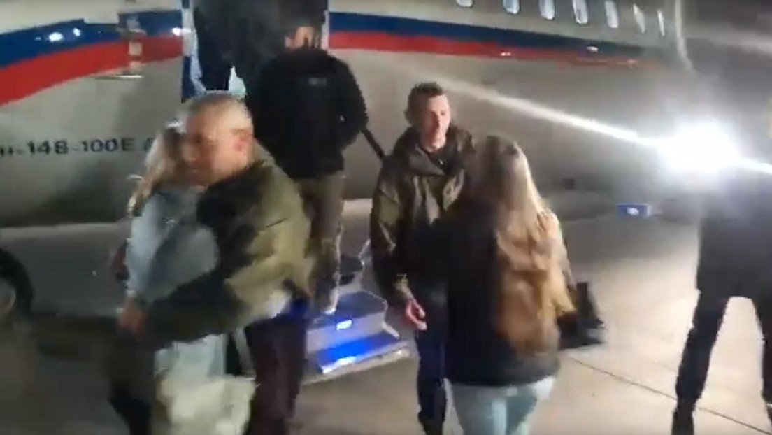 VIDEO: Vuelven los militares rusos liberados del cautiverio ucraniano