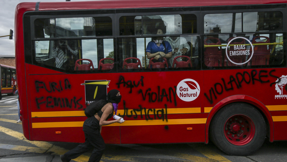 Abuso sexual a una adolescente en una estación de Transmilenio causa protestas y caos en Bogotá