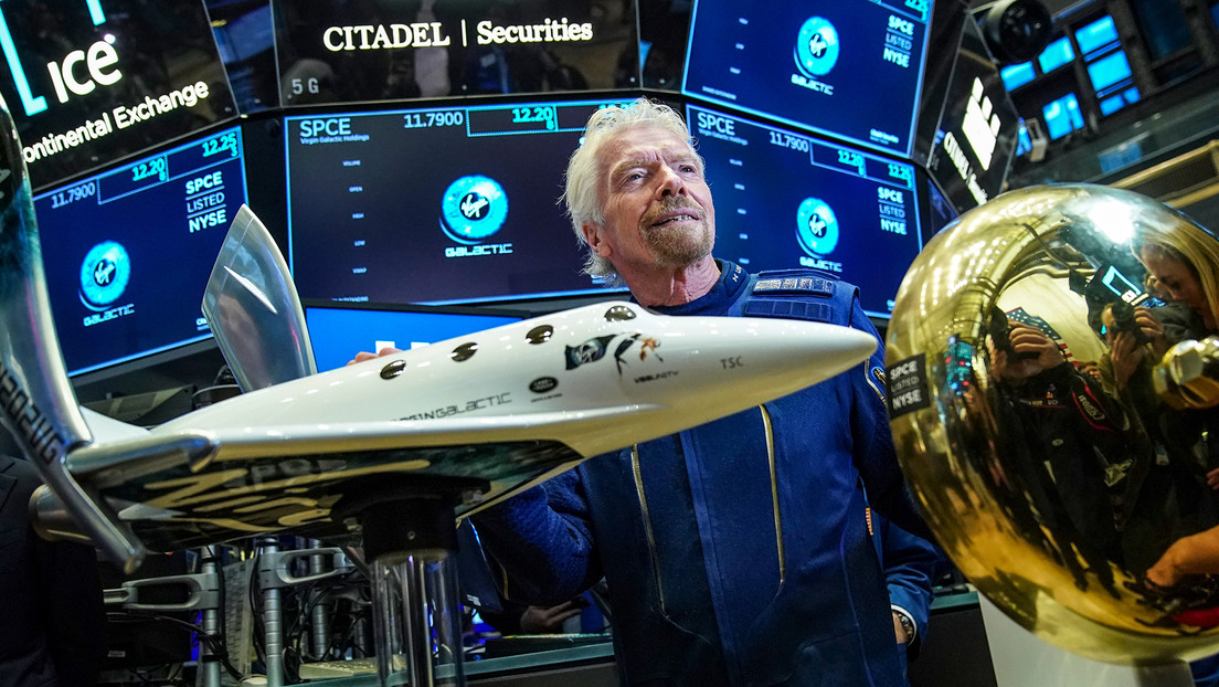 Richard Branson podría enfrentar una demanda por el programa de viajes espaciales de Virgin Galactic