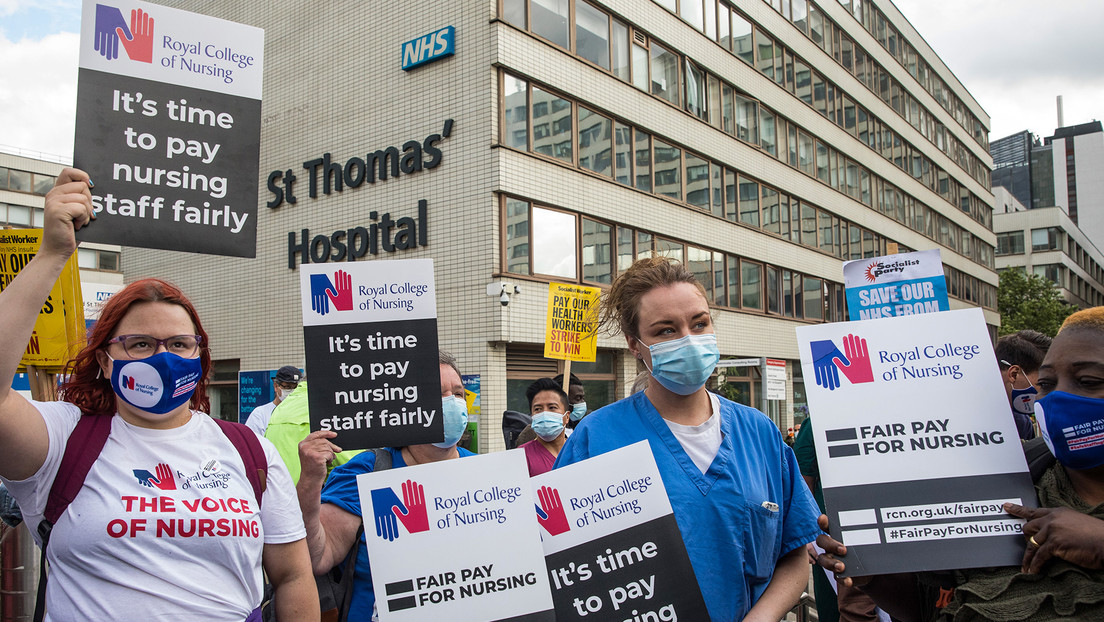 Personal de enfermería del Reino Unido anuncia una huelga histórica para exigir sueldos dignos