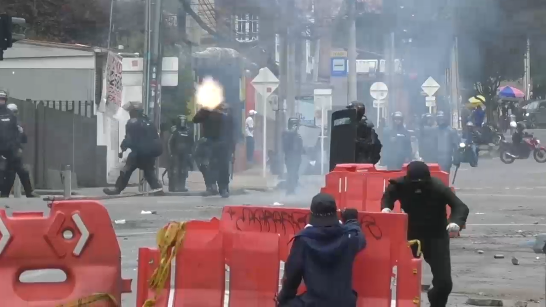 VIDEOS: Estallan fuertes enfrentamientos entre universitarios y policías en Bogotá