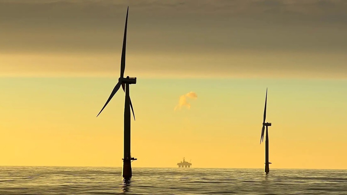 La primera turbina de la planta eólica flotante más grande del mundo entra en funcionamiento