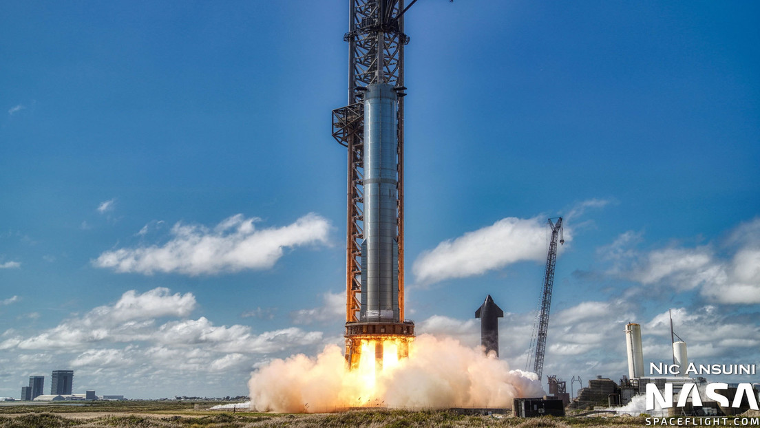 SpaceX prueba por primera vez 14 motores de un prototipo del propulsor Super Heavy (VIDEO)