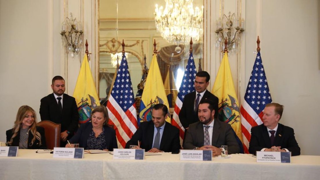 Ecuador y EE.UU. suscriben un acuerdo de 'Cielos Abiertos' para promover el turismo y el comercio