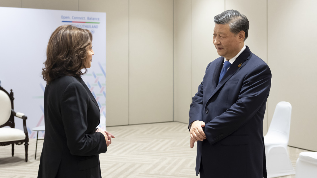 Xi Jinping califica como "estratégica y constructiva" la reunión que tuvo con Biden en la cumbre del G20