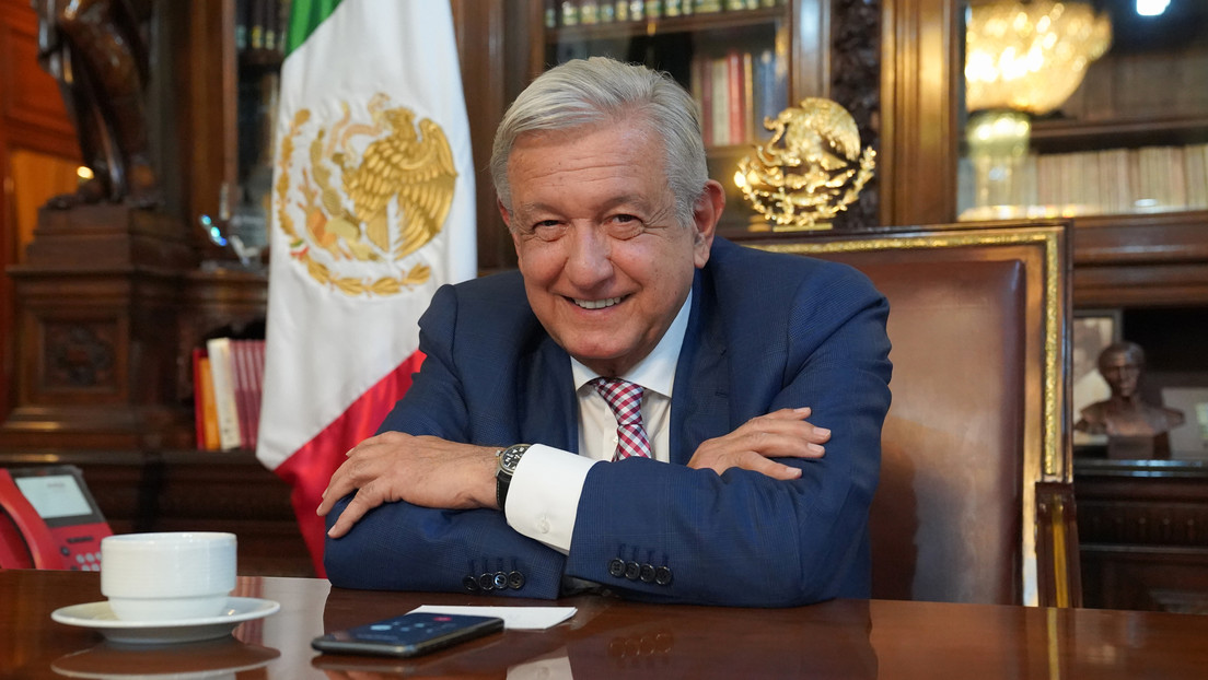 López Obrador pide a los empresarios no "avorazarse" con sus ganancias y que aumenten los salarios