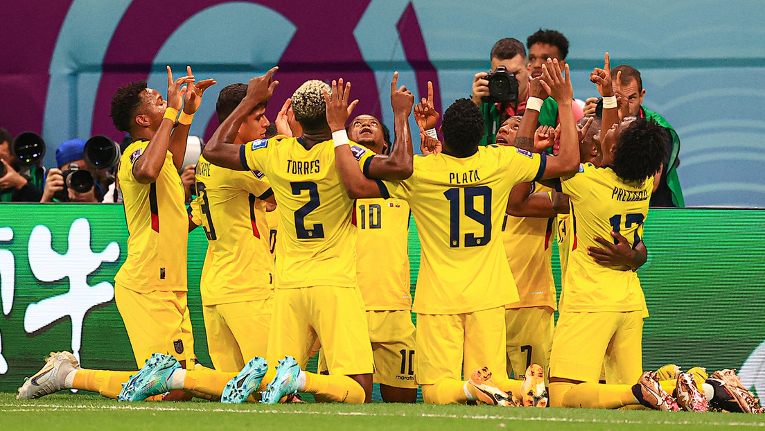 Ecuador golea 0-2 a los anfitriones en el partido inaugural de Catar 2022