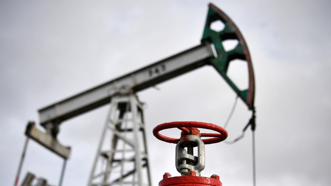 Rusia reorientará las entregas o recortará la producción frente a un tope de precios del petróleo