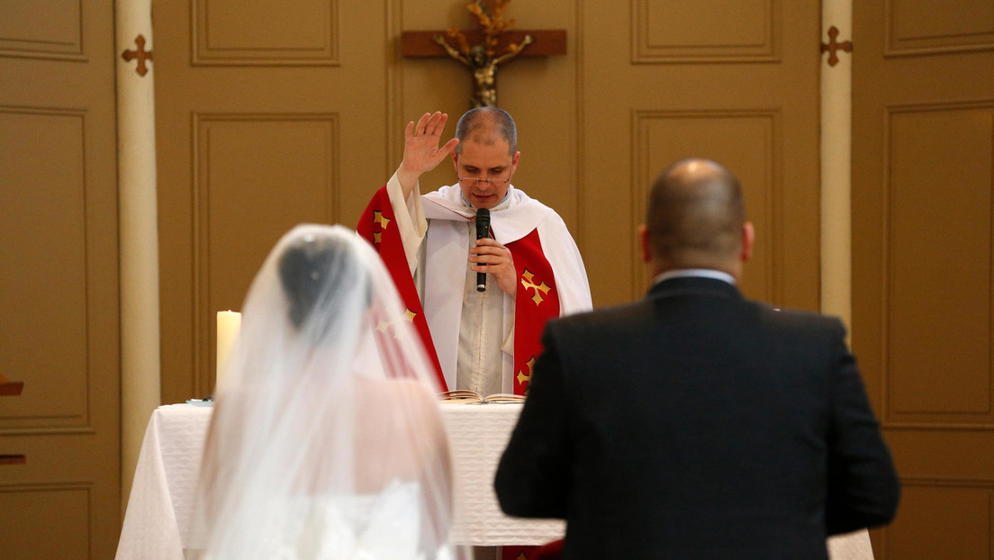 El Vaticano critica la propuesta de dar en Italia un bono a quien se case por la iglesia