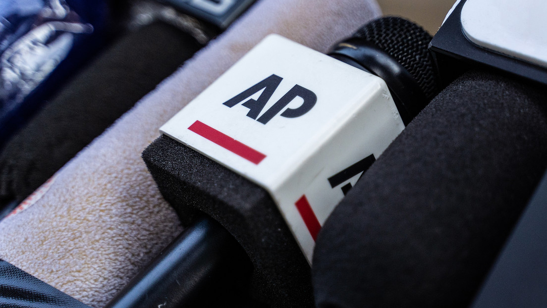 Despiden a un periodista de AP por publicar que Rusia lanzó los misiles que cayeron en Polonia