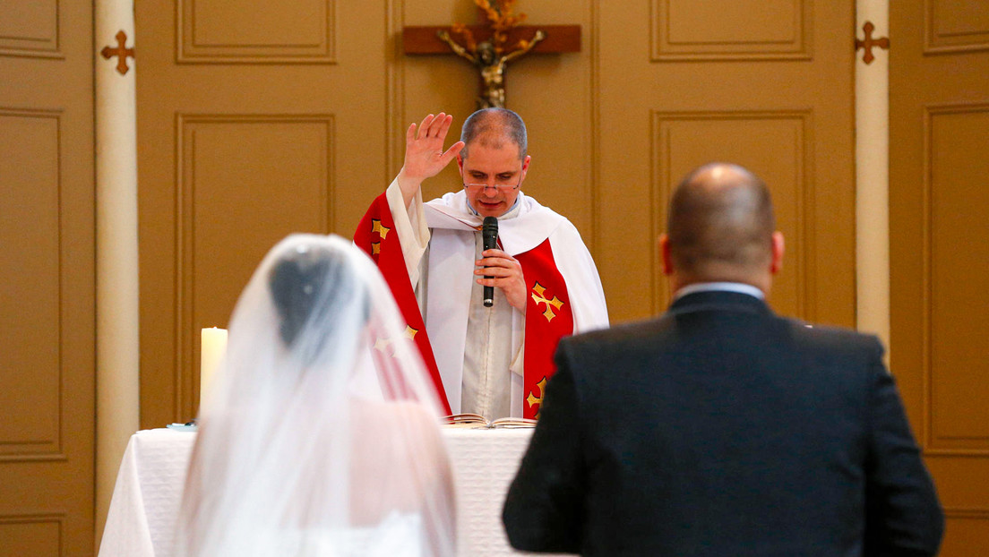 El Vaticano critica la propuesta de dar en Italia un bono a quien se case por la iglesia