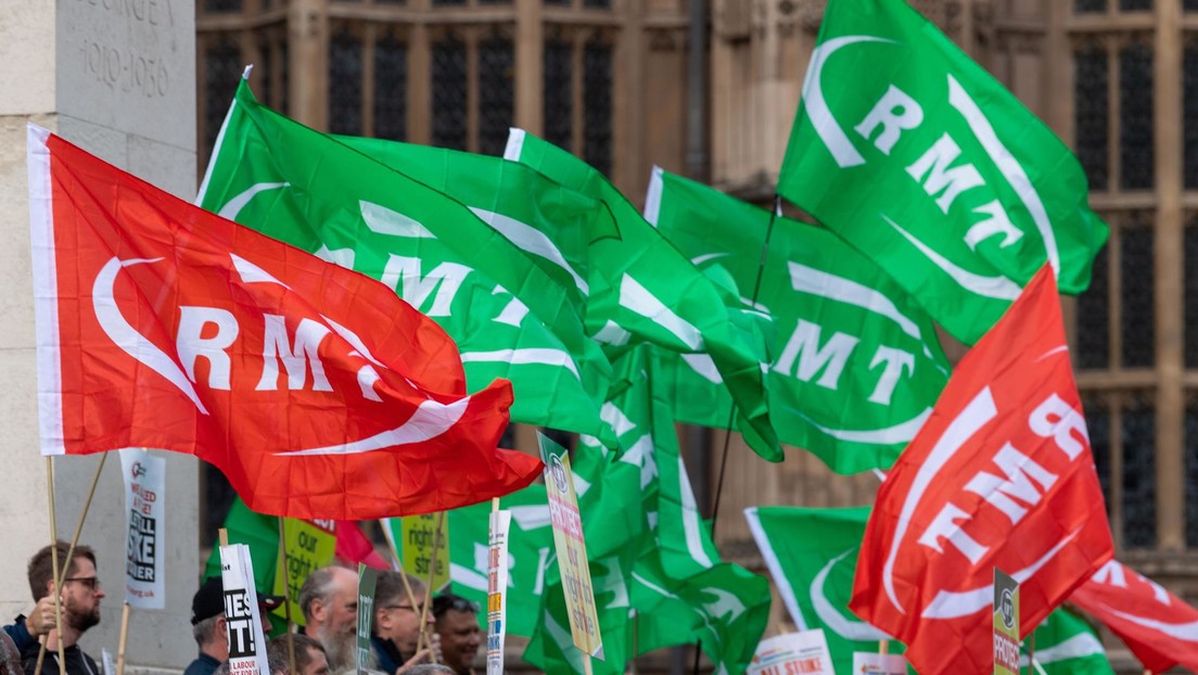 Trabajadores ferroviarios del Reino Unido anuncian una huelga para antes y después de Navidad