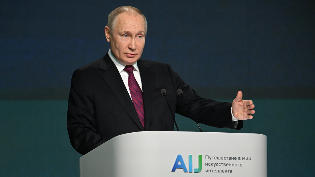 Putin: La inteligencia artificial debe implementarse masivamente en todas las áreas en la década actual