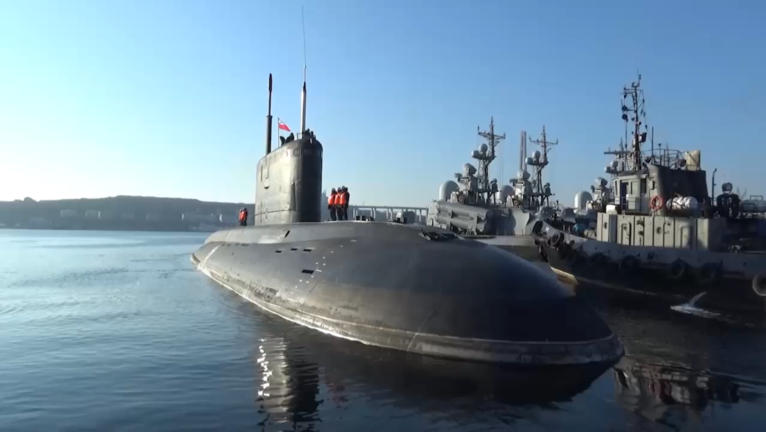 VIDEO: Un submarino de ataque ruso lanza misiles de crucero contra objetivos costeros y marítimos
