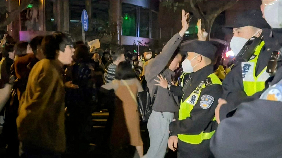 Estallan protestas contra las restricciones anticovid en varias ciudades de China