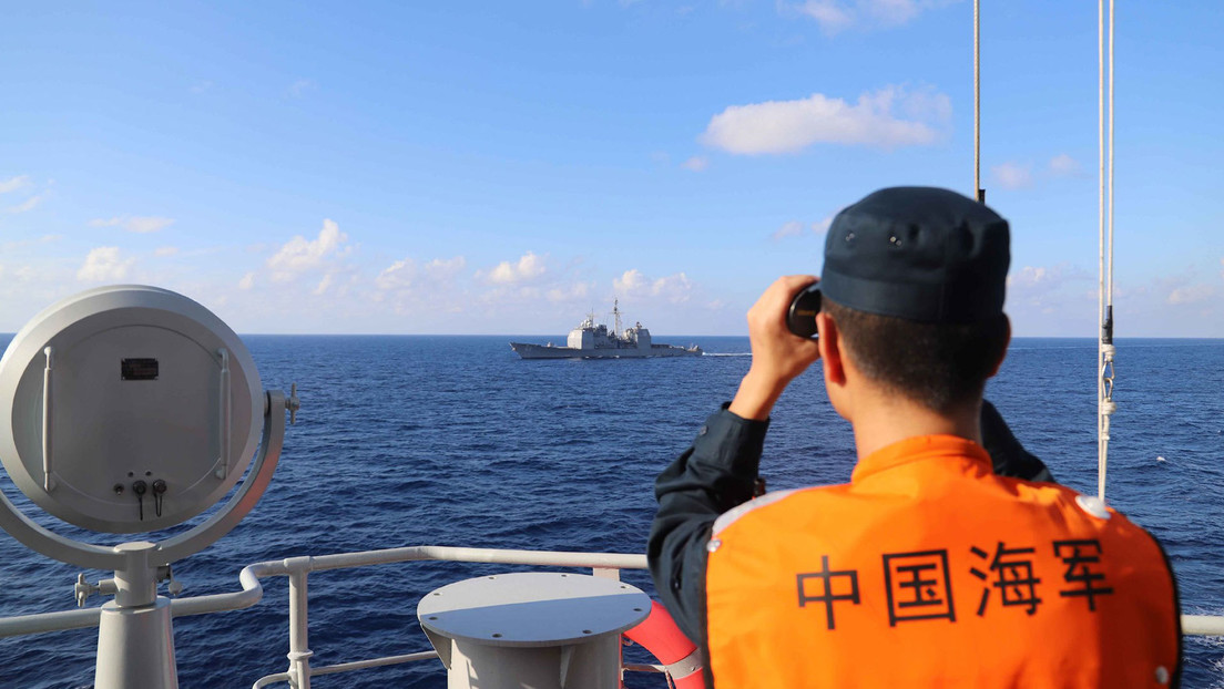 Fotos del ingreso "ilegal" de un crucero de EE.UU. en el mar de la China Meridional publicadas por Pekín