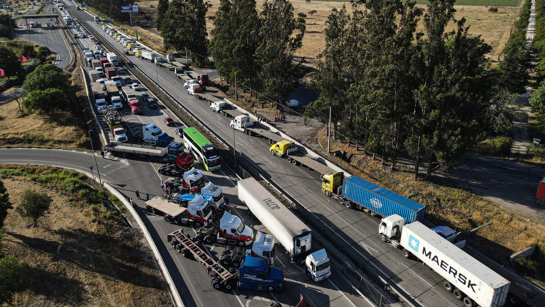 ¿En qué consiste el acuerdo que pone fin a ocho días de huelga de camioneros en Chile?
