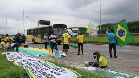 Vías obstruidas, nerviosismo y órdenes cruzadas: qué pasa con las protestas bolsonaristas en Brasil