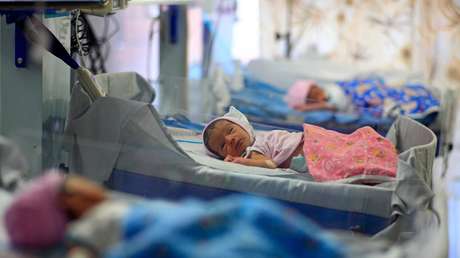 Nace en la India una bebé con 8 embriones en su abdomen