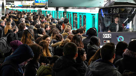 "Jueves negro": Huelga de trabajadores paraliza el metro de París