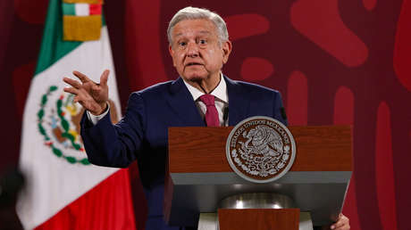 López Obrador advierte que elevar las tasas de interés acarrea el riesgo de "paralizar la economía"