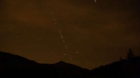 Un cohete chino se desintegra y sus restos vuelan cerca de la órbita de los satélites Starlink