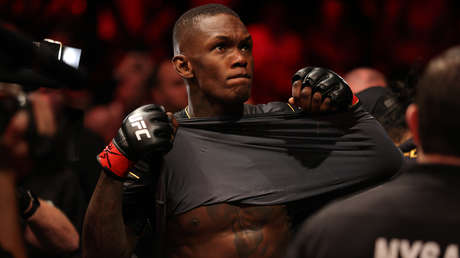 El luchador de UFC Israel Adesanya es detenido en Nueva York