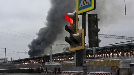 Incendio en un edificio de almacenes en el centro de Moscú (VIDEO)