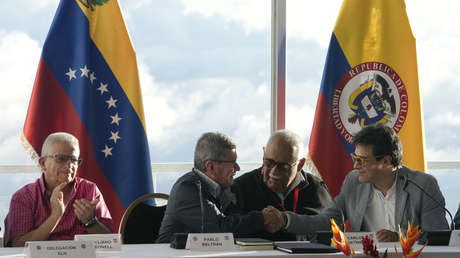 Gobierno de Colombia y el ELN concluyen el primer ciclo del diálogo de paz y anuncian los acuerdos