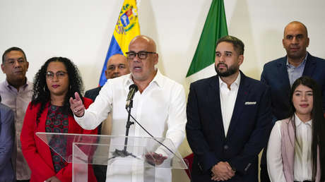 Arriba a México la delegación del Gobierno de Venezuela para reiniciar el diálogo con la oposición