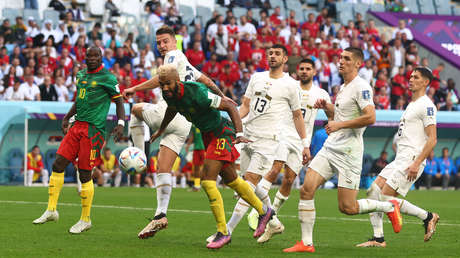 Serbia y Camerún empatan 3-3 y ponen en riesgo su clasificación a octavos del Mundial