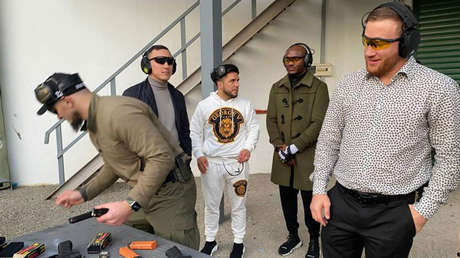 VIDEO: Estrellas de la UFC disparan ametralladoras y lanzagranadas en su visita a la Universidad de las Fuerzas Especiales de Rusia