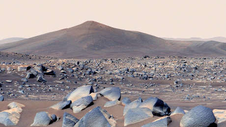 Descubren posibles compuestos orgánicos en rocas encontradas en un cráter marciano