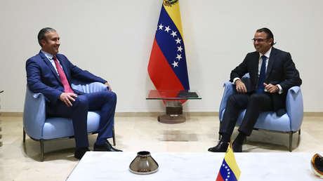 Venezuela y Chevron firmarán contratos para desarrollar empresas mixtas y la producción petrolera