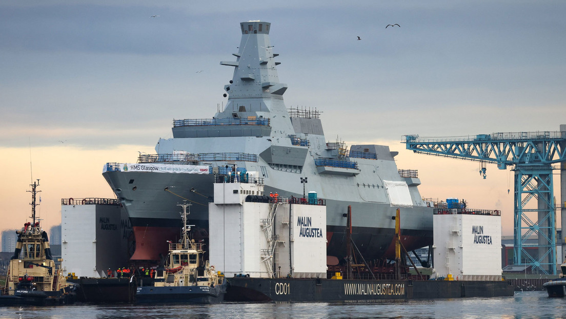 VIDEO: La más avanzada fragata de la Armada británica abandona el astillero