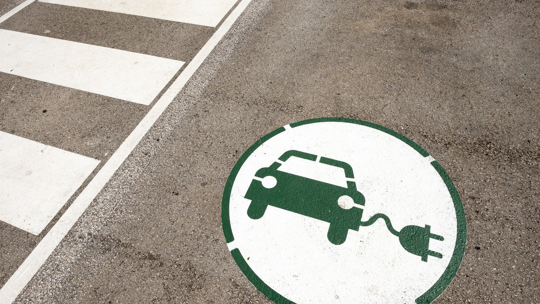Suiza podría convertirse en el primer país en prohibir el uso de los autos eléctricos por la crisis energética