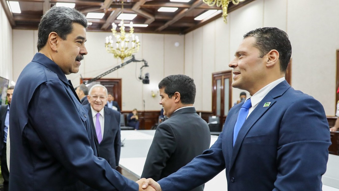 Maduro se reúne con un sector de la oposición