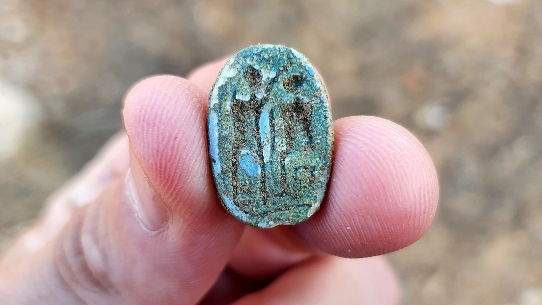 Un 'juguete' hallado durante una excursión escolar resulta ser un sello de 3.000 años de antigüedad (FOTO)
