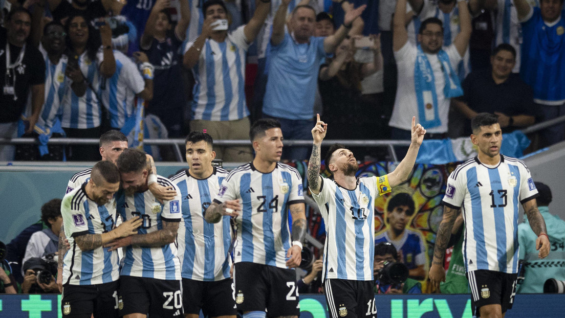 Argentina derrota a Australia y pasa a los cuartos de final
