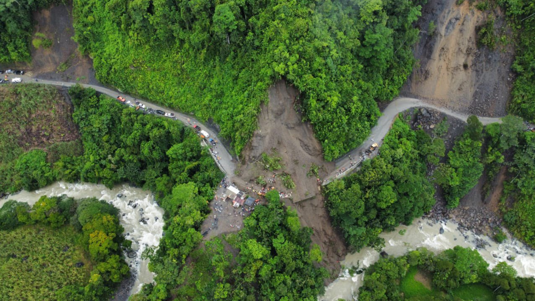 Asciende a 29 la cifra de fallecidos por el deslizamiento de tierra que sepultó un autobús en Colombia