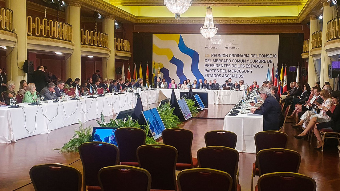 Lacalle Pou expone en la cumbre del Mercosur su deseo de "abrirse al mundo" y Alberto Fernández responde