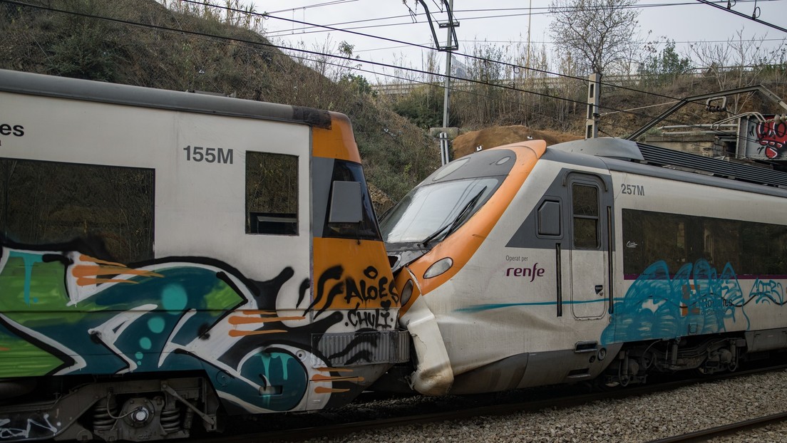 Dos trenes chocan en Barcelona dejando más de 150 heridos (FOTOS)