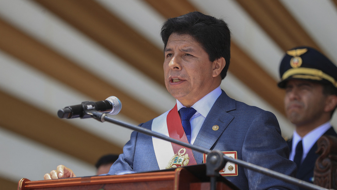 El Congreso de Perú sigue adelante con la moción de vacancia contra Castillo a pesar de su disolución