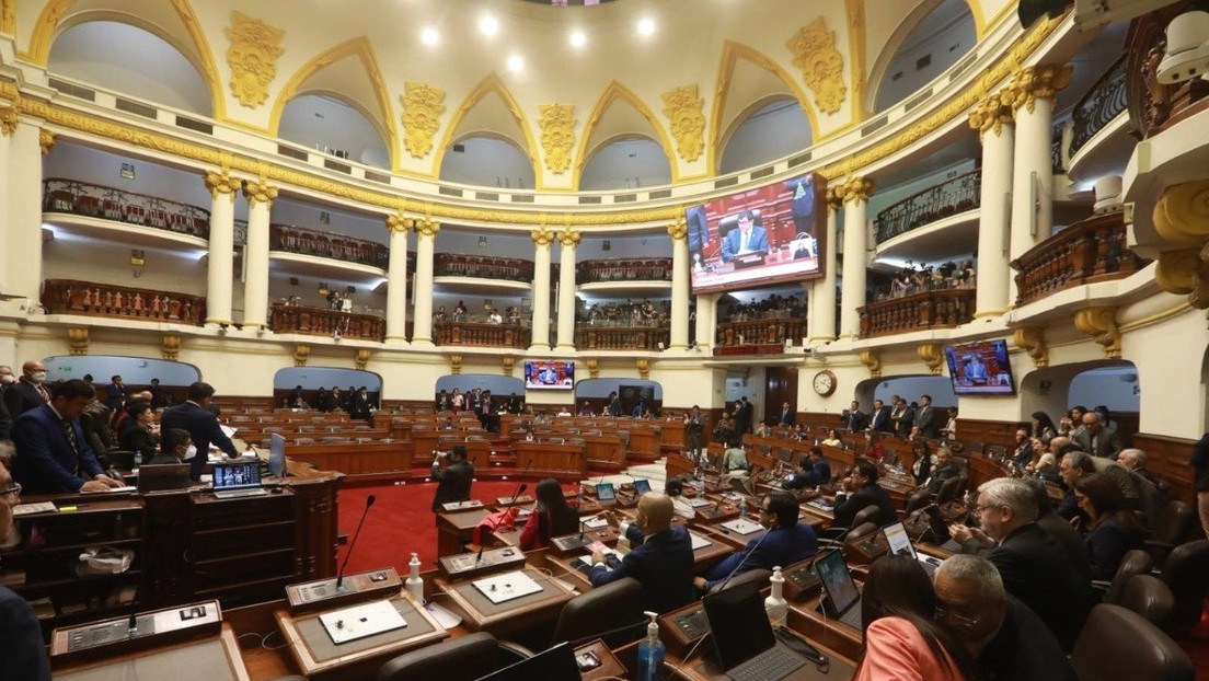 Gobiernos reaccionan ante la crisis política de Perú y llaman a respetar la democracia