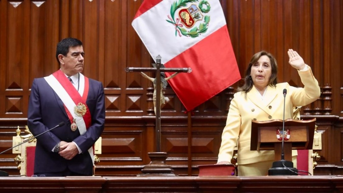 Quién es Dina Boluarte, la primera mujer en asumir la presidencia de Perú