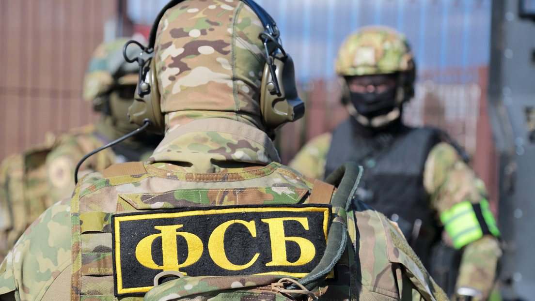 El FSB ruso detiene a dos individuos en Crimea sospechosos de espiar para Ucrania (VIDEO)